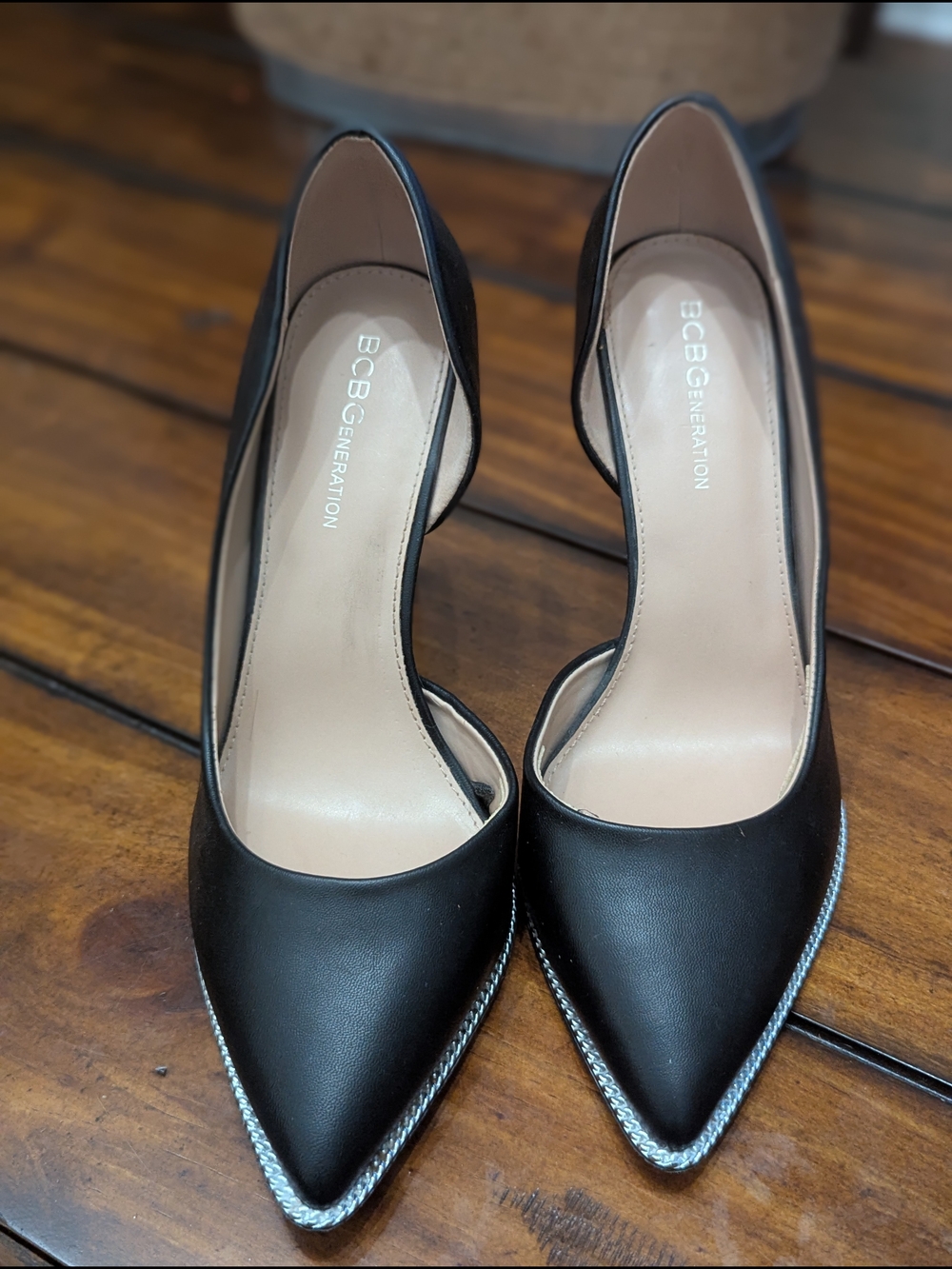 BCBGeneration Harnoy Black D'Orsay Pointed Toe Chain Pump Heels Size 8.5
